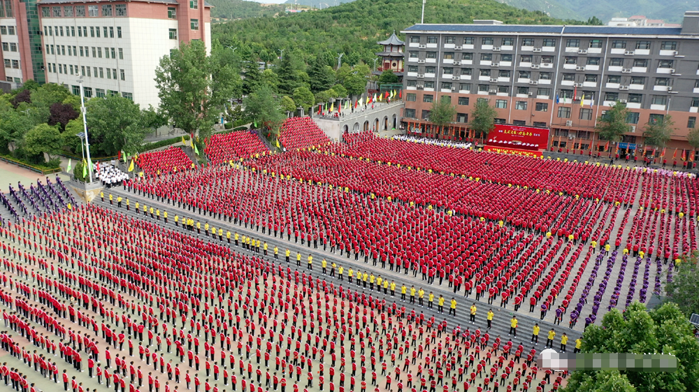 河南正规的嵩山少林武校学费一年收取标准是多少？