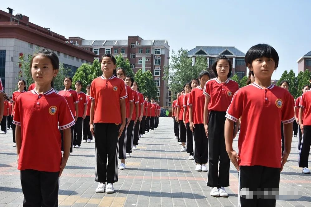 河南正规的嵩山少林武校学费一年收取标准是多少？