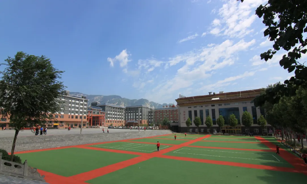 嵩山少林武校学费全年收费多少钱？河南武校学费多少
