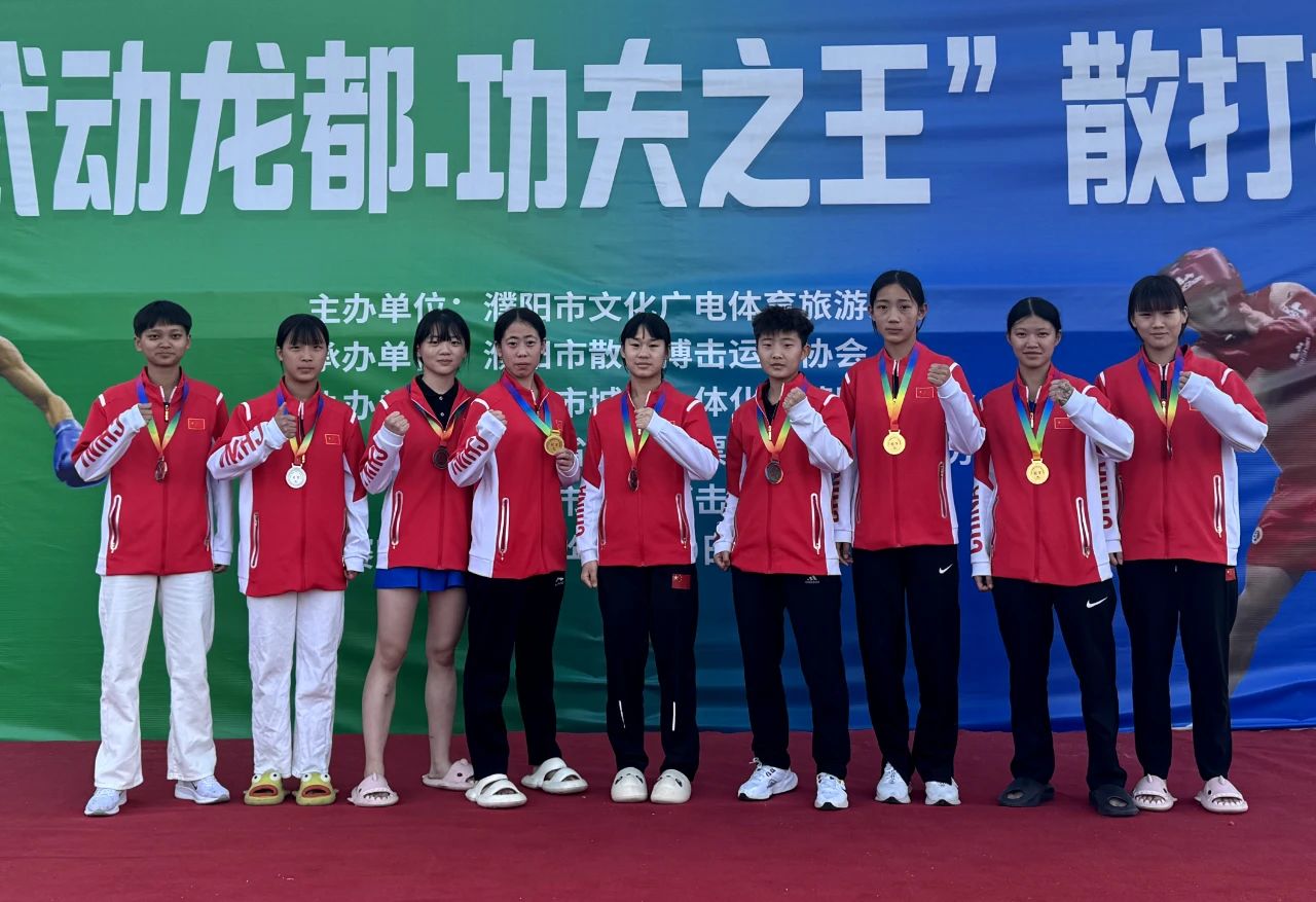 少林小龙武校竞训散打队 闪耀“武动龙都 功夫之王”散打搏击擂台赛