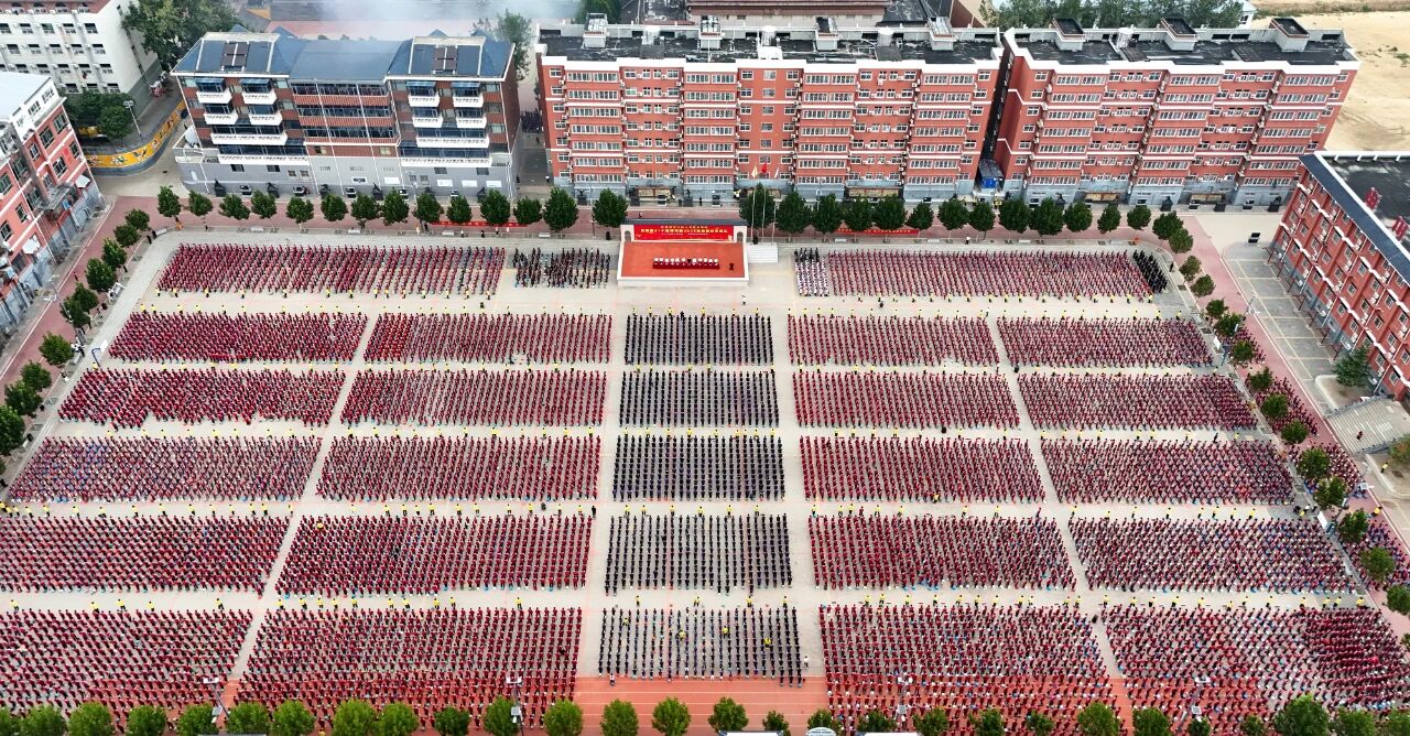 少林小龙武校举行庆祝第41个教师节暨2025年秋季开学典礼