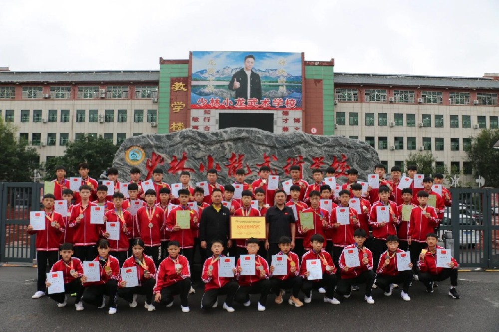 少林小龙武校散打健儿征战第三届“中原武韵”武术（散打）邀请赛 斩获28枚奖牌勇夺团体桂冠