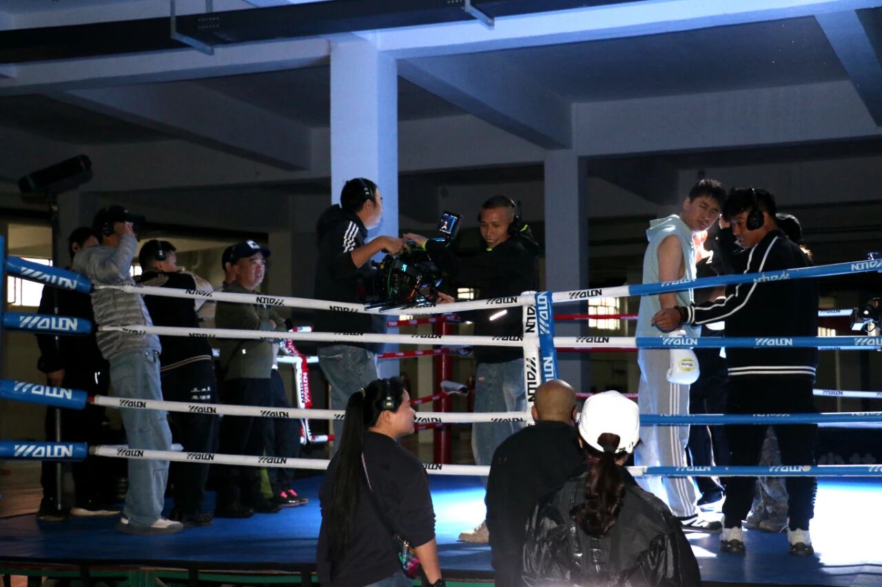 公安题材网台同播剧《警察笔记》剧组来河南少林小龙武校取景