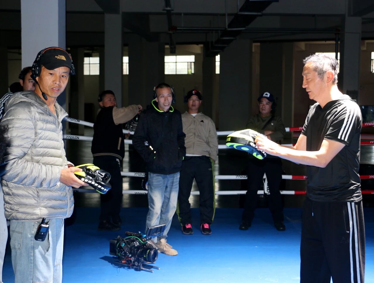 公安题材网台同播剧《警察笔记》剧组来河南少林小龙武校取景