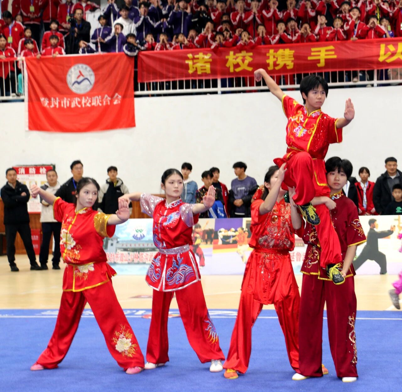 2025年“登封市武校联合会杯”武术比赛落幕 少林小龙武校荣获佳绩