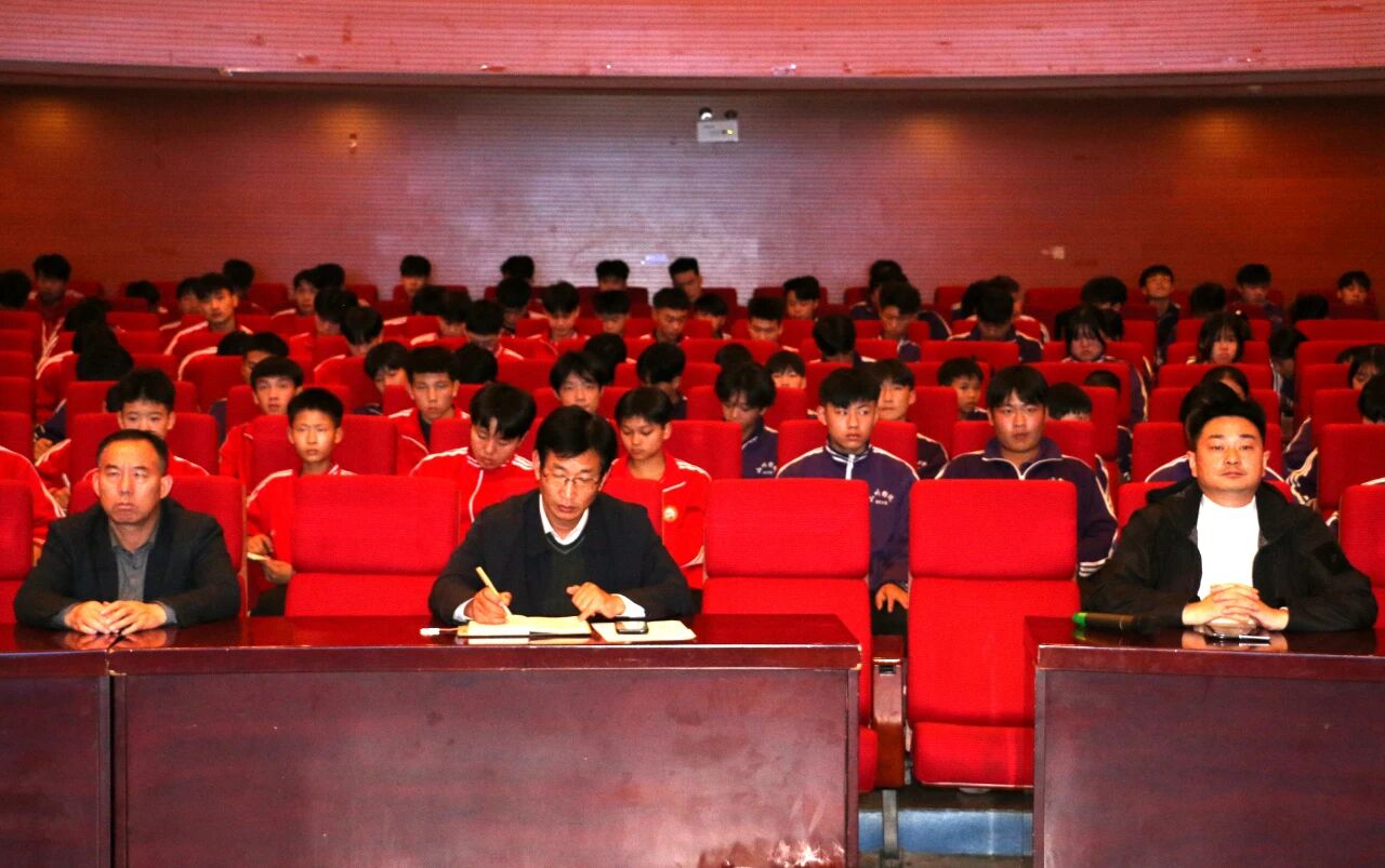 少林小龙武校召开2025年度班干部培训会议 以“十要十不要”筑牢班长职责根基