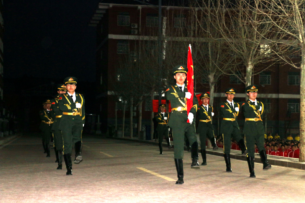 落实安全教育 筑牢安全防线｜少林小龙武校举行全国中小学安全教育日主题升旗仪式