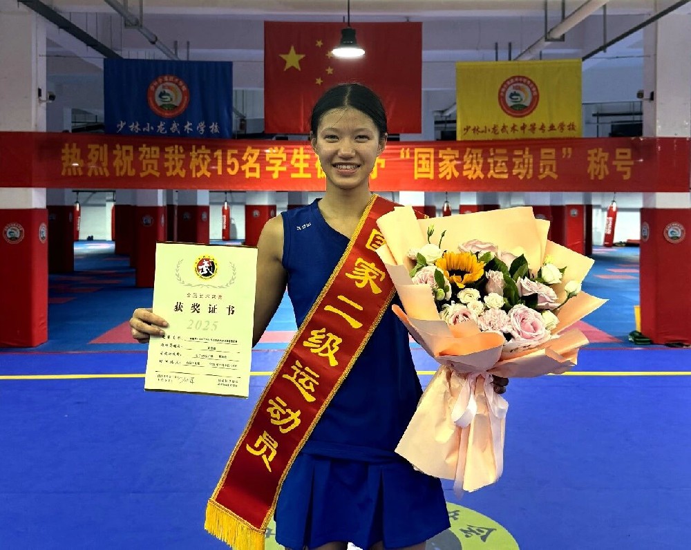 少林小龙武校黄圣雅习武五载 从江南娇娃到散打“花木兰”