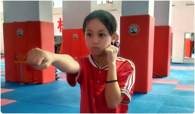 新生黎姚君在河南少林小龙武校一月习武砺初心，勤学知礼怀感恩