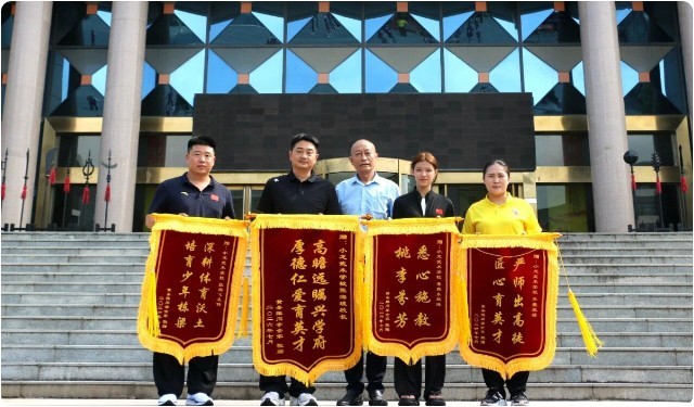 河南嵩山少林小龙武校